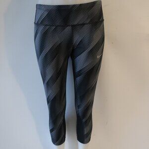 NWT Womens Nike Gray, Black Striped Epic Run Tight Fit Crop Length Leggings M
